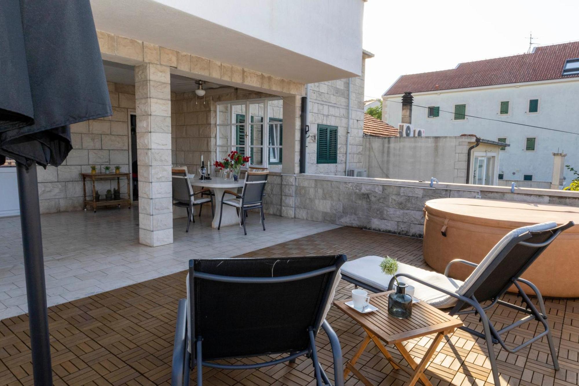 Apartments Jaksic - Zile Supetar Exterior foto