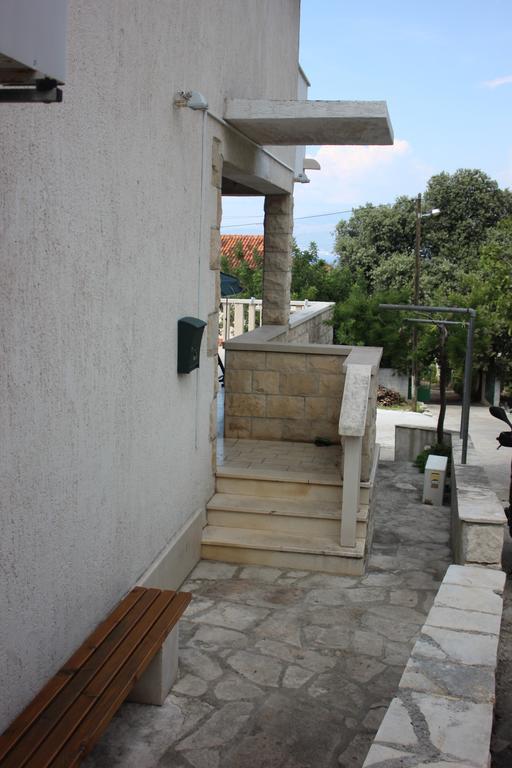 Apartments Jaksic - Zile Supetar Exterior foto