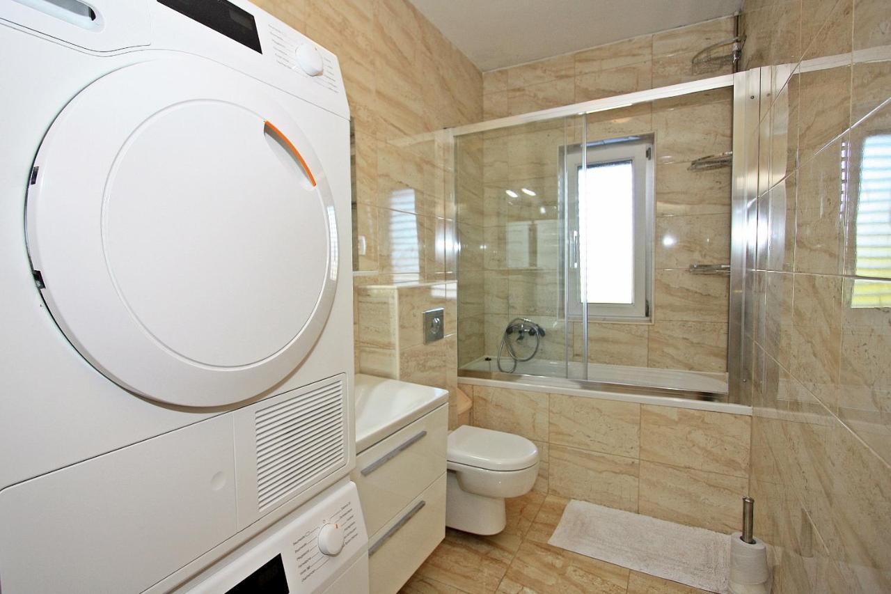Apartments Jaksic - Zile Supetar Exterior foto